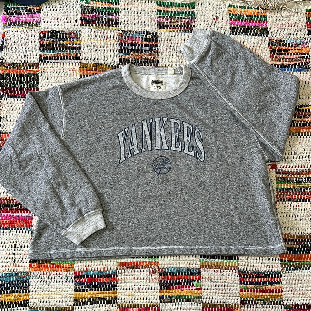 Cropped oversized Gray Yankees Sweatshirt